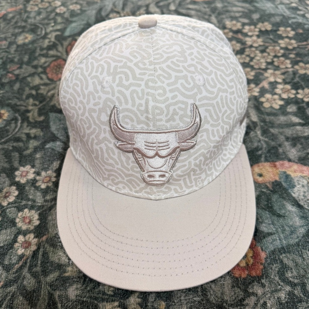 Chicago Bulls Melonwear Lefty Out There Snapback Hat Grey White BMO Patch NBA